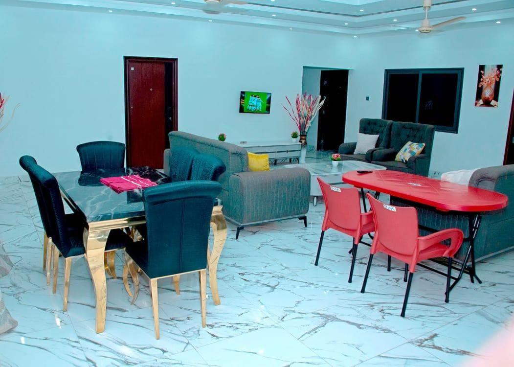 The Lords Palace Guest House Tema Buitenkant foto